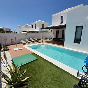https://villa-paquita.in-canary-islands.com