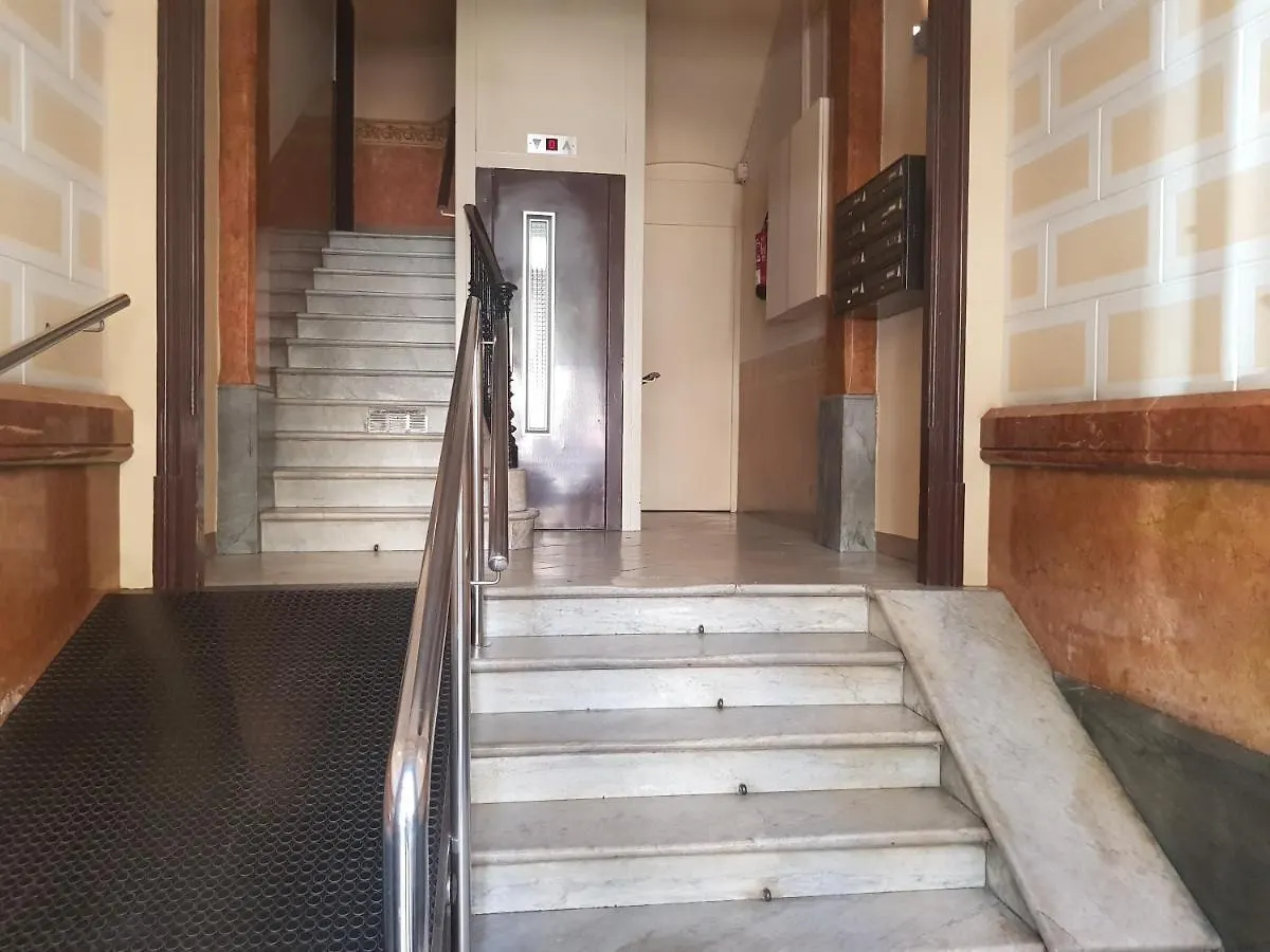 Barcelona Housing Student